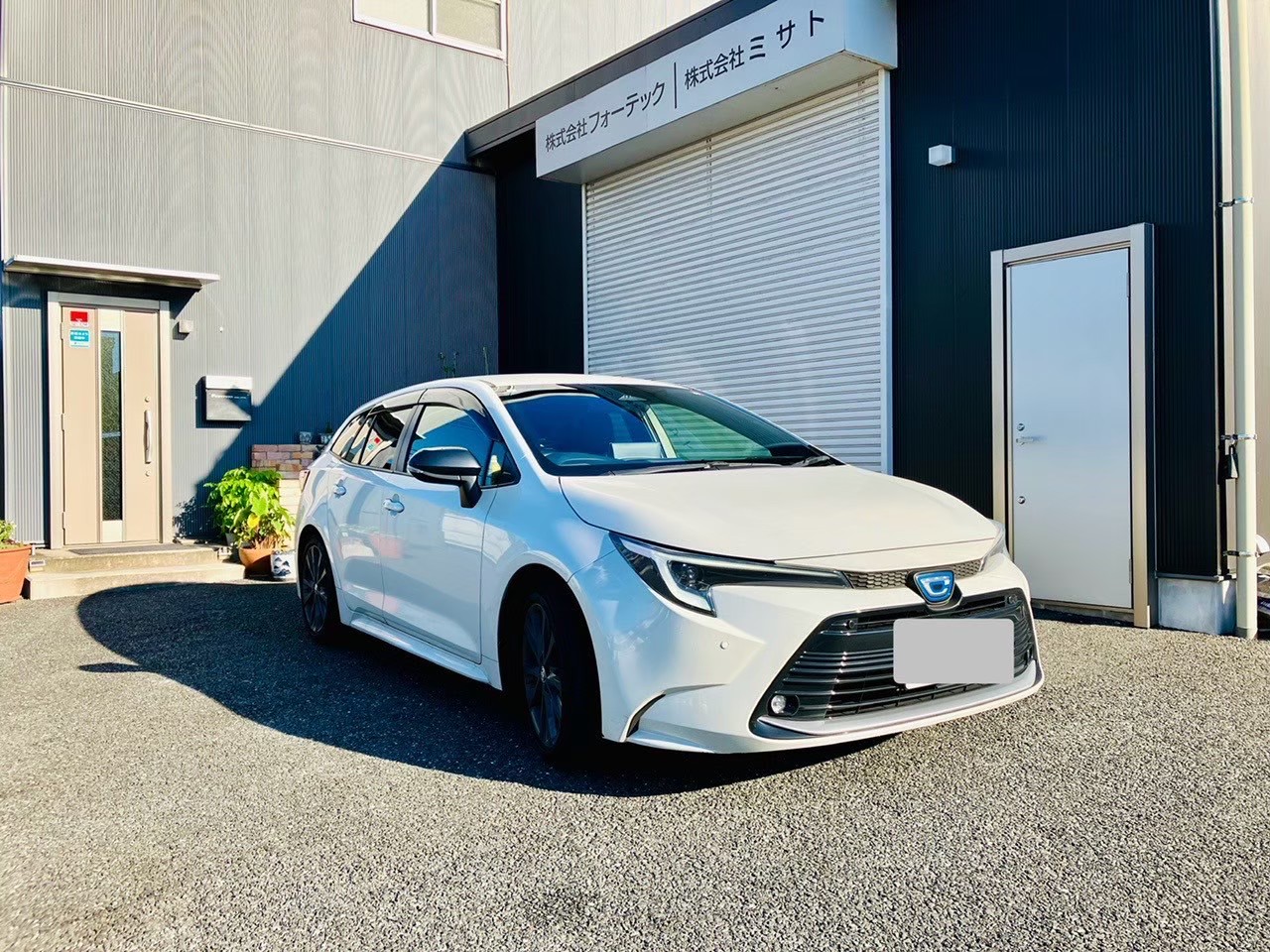 完成間近のユニットバスを点検する様子